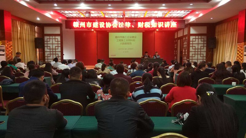 权利要求书是确定专利保护范围的重要依据，撰写时应注意以下几点：